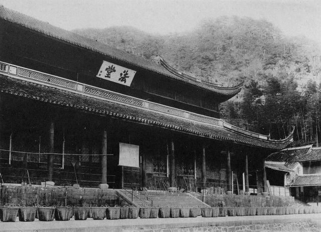 A scenic view of Ningbo Ayuwangsi