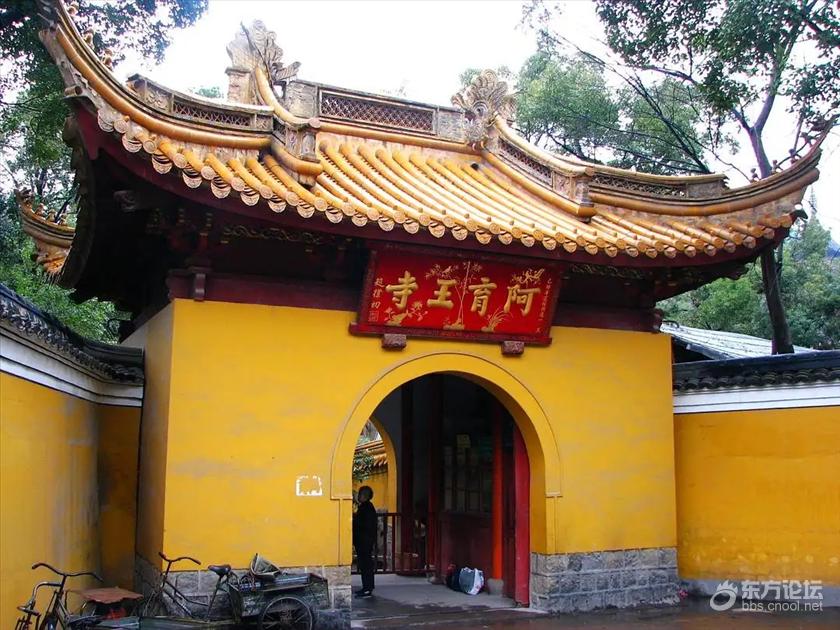 A scenic view of Ningbo Ayuwangsi