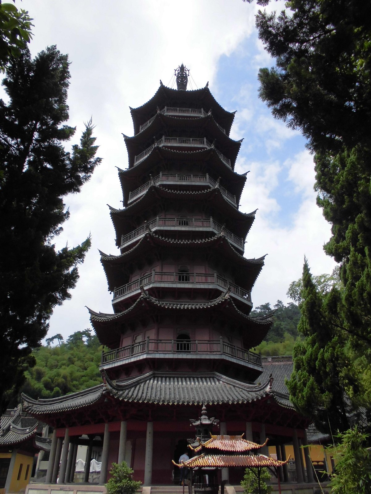 A scenic view of Ningbo Ayuwangsi