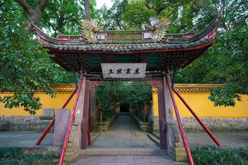 A scenic view of Ningbo Ayuwangsi