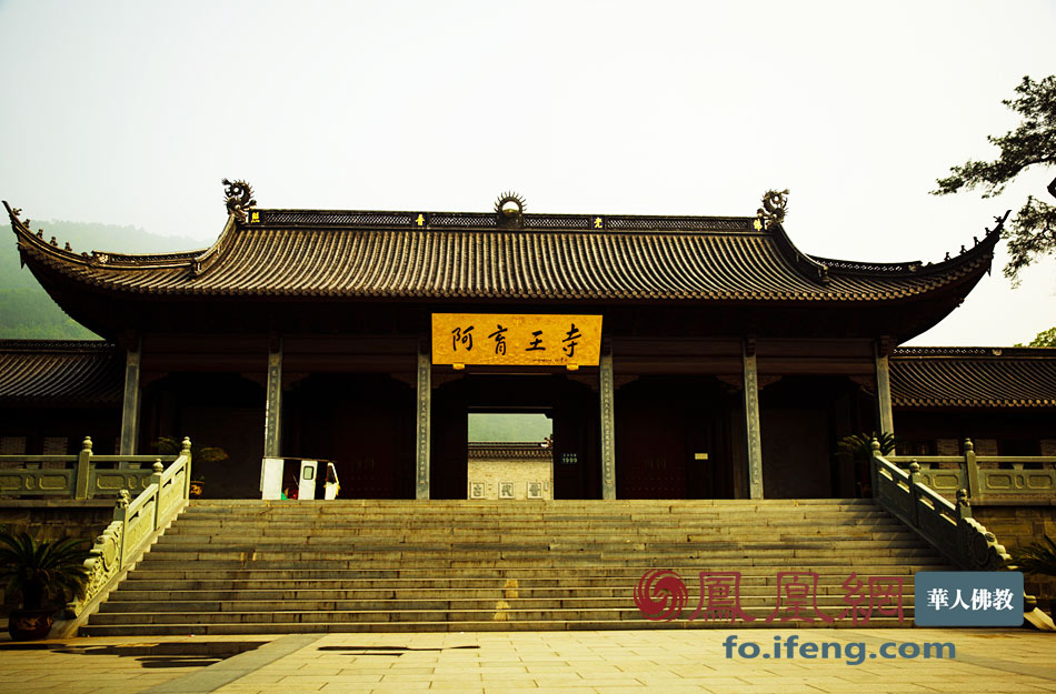 A scenic view of Ningbo Ayuwangsi