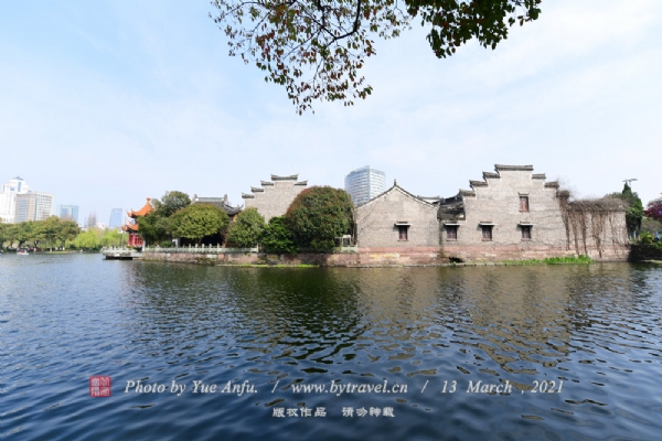 A scenic view of Ningbo Baiyunzhuang He Huangzongxi Wansitong Quanzuwang Mu