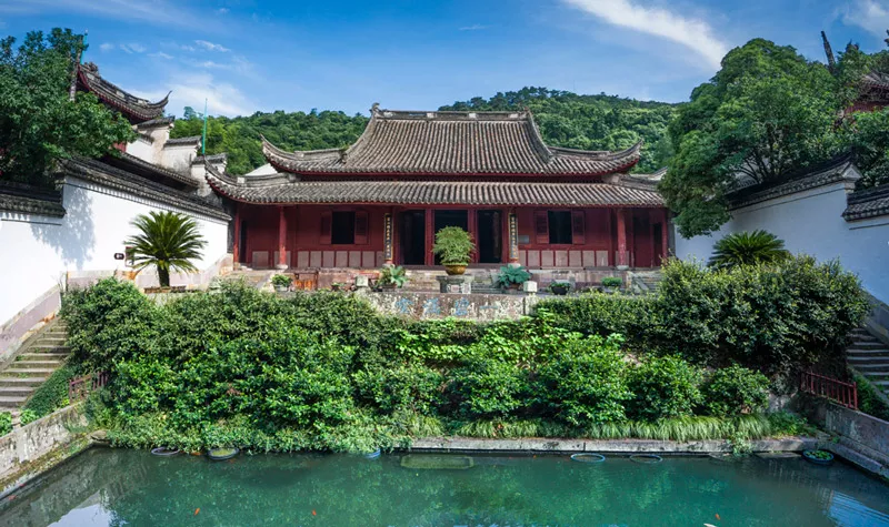 A scenic view of Ningbo Baoguosi