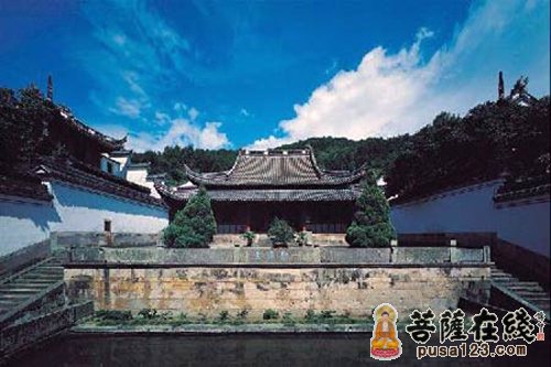 A scenic view of Ningbo Baoguosi