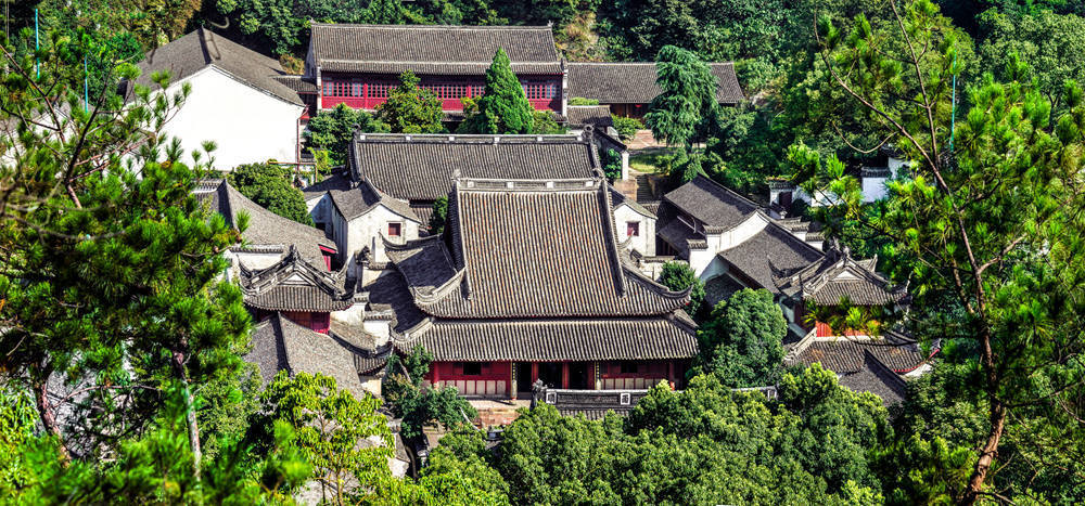 A scenic view of Ningbo Baoguosi