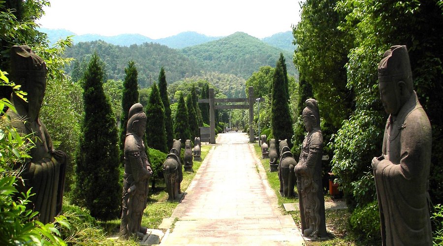 A scenic view of Ningbo Dongqianhu Muzangqun
