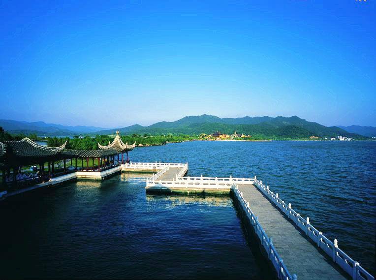 A scenic view of Ningbo Dongqianhu Muzangqun