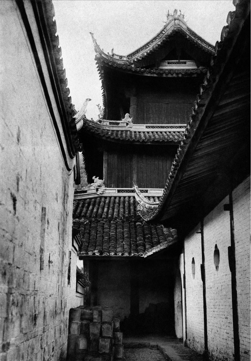 A scenic view of Ningbo Tiantongsi