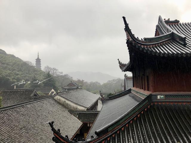 A scenic view of Ningbo Tiantongsi