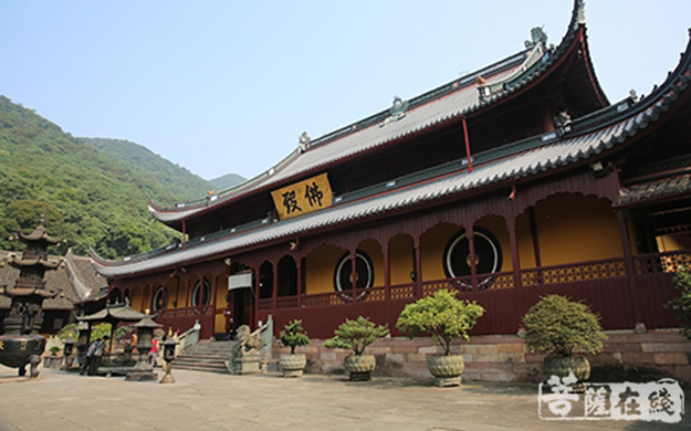 A scenic view of Ningbo Tiantongsi
