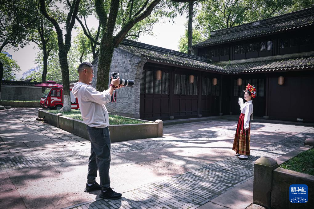 A scenic view of Ningbo Wangshouren Guju