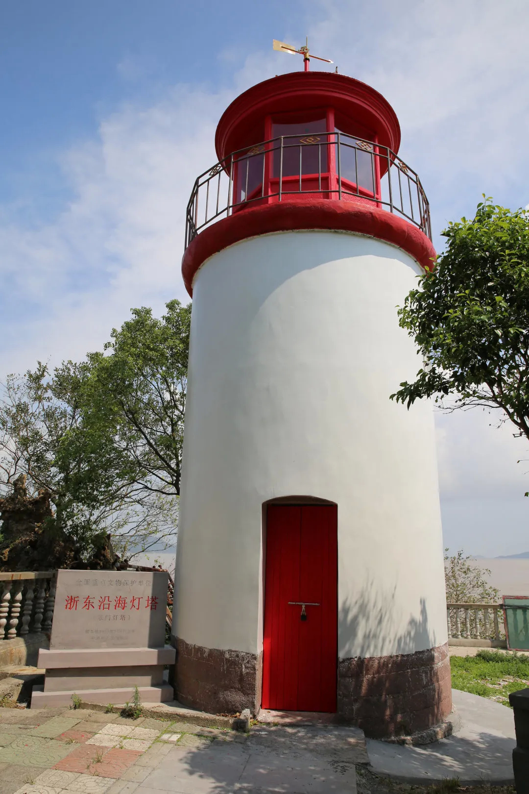 A scenic view of Ningbo Zhedong Yanhai Dengta
