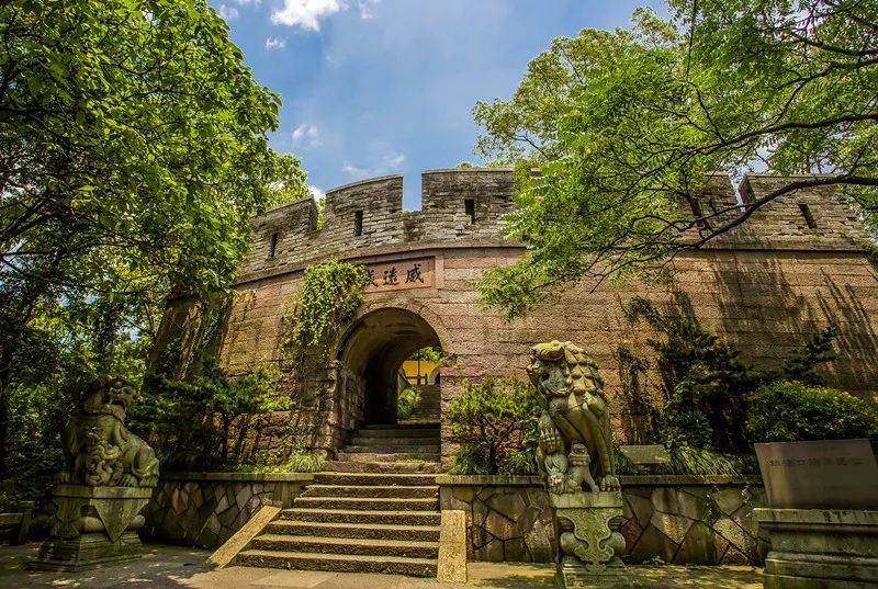 A scenic view of Ningbo Zhenhaikou Haifang Yizhi