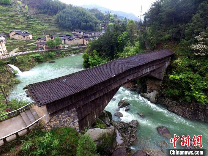 A scenic view of Ningde Mindongbei Langqiao Qun
