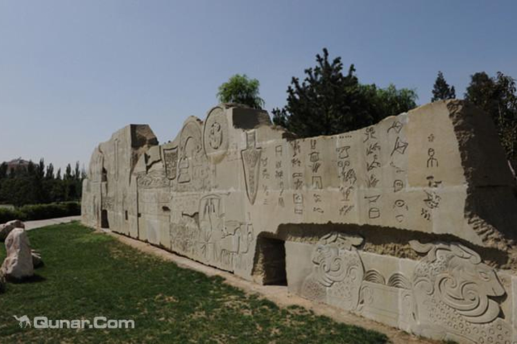 A scenic view of Ordos Zhuozishanyanhuaqun