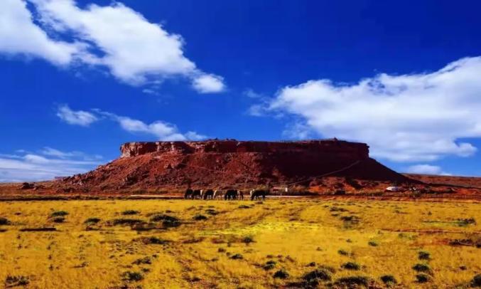 A scenic view of Ordos Zhuozishanyanhuaqun