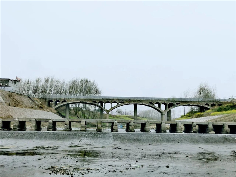 A scenic view of Pingdingshan Longquanliheshiqiao
