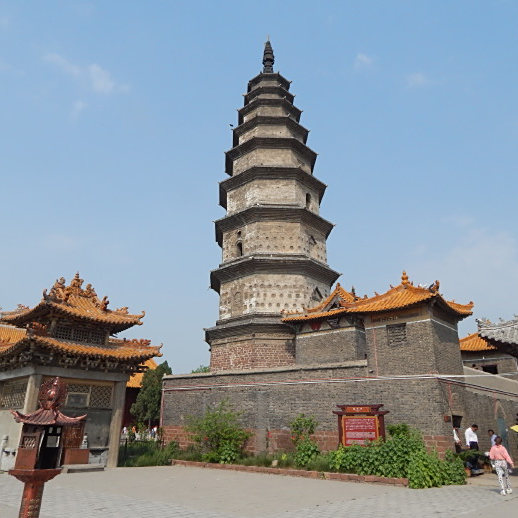 A scenic view of Pingdingshan Xiangshansidabeiguanyindashitahibeike