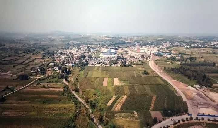 A scenic view of Pingdingshan Yanhedianyaozhi