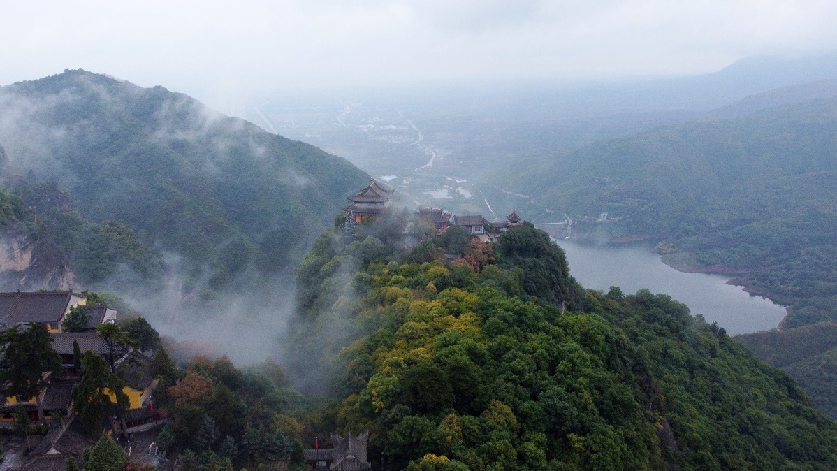 A scenic view of Pingliang Kongtongshan Gujianzhuqun