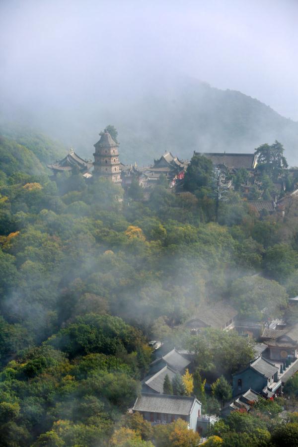 A scenic view of Pingliang Kongtongshan Gujianzhuqun