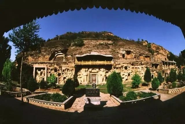 A scenic view of Pingliang Shigongsi Shiku