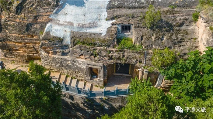 A scenic view of Pingliang Wangmugong Shiku