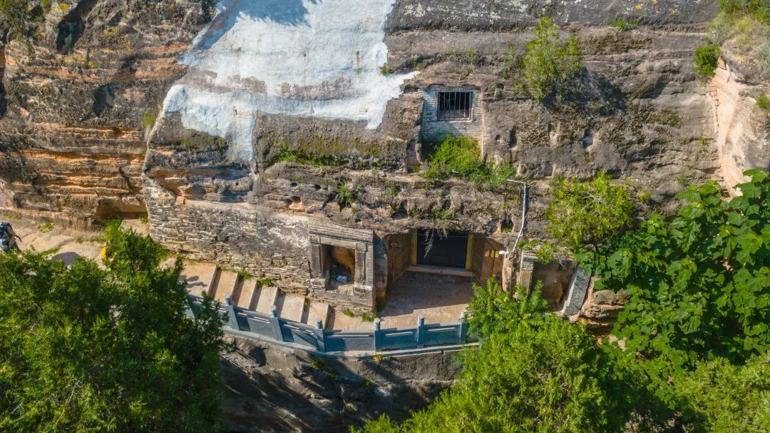 A scenic view of Pingliang Yunyasi He Chenjiadong Shiku