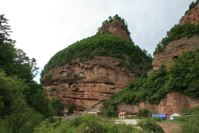 A scenic view of Pingliang Yunyasi He Chenjiadong Shiku