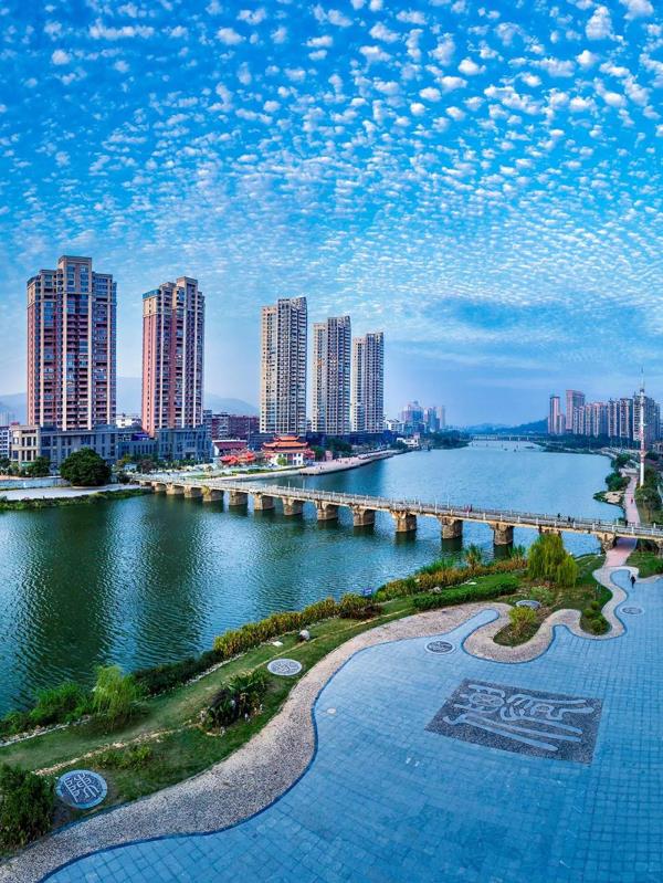 A scenic view of Putian Longhua Shuangta