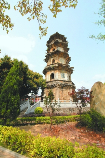 A scenic view of Putian Longhua Shuangta