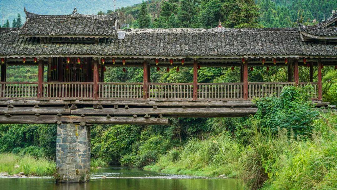 A scenic view of Qiandongnan Jingou Fengyuqiao