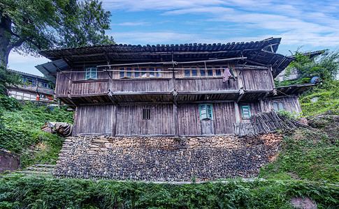A scenic view of Qiandongnan Jingou Fengyuqiao
