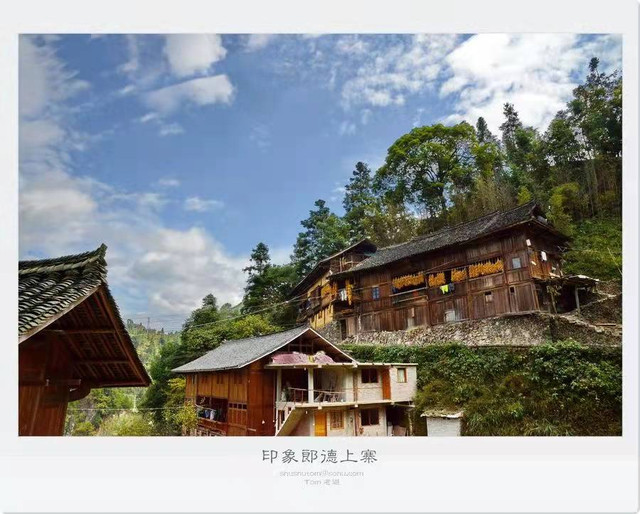 A scenic view of Qiandongnan Langde Shangzhai Gujianzhuqun