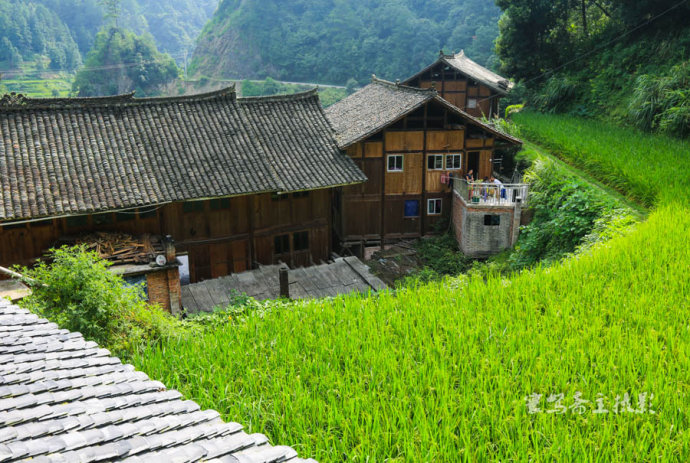 A scenic view of Qiandongnan Langde Shangzhai Gujianzhuqun