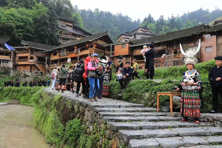 A scenic view of Qiandongnan Langde Shangzhai Gujianzhuqun