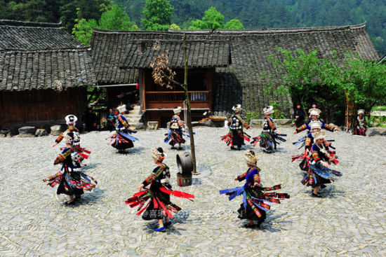 A scenic view of Qiandongnan Langde Shangzhai Gujianzhuqun