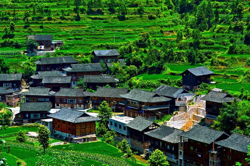 A scenic view of Qiandongnan Langde Shangzhai Gujianzhuqun