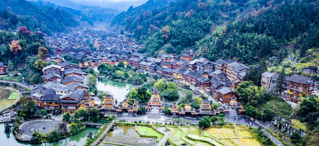 A scenic view of Qiandongnan Langde Shangzhai Gujianzhuqun