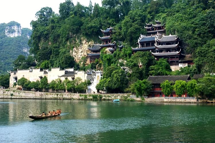 A scenic view of Qiandongnan Qinglongdong