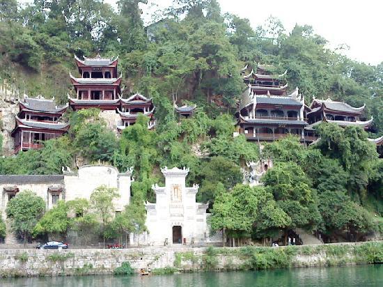 A scenic view of Qiandongnan Qinglongdong
