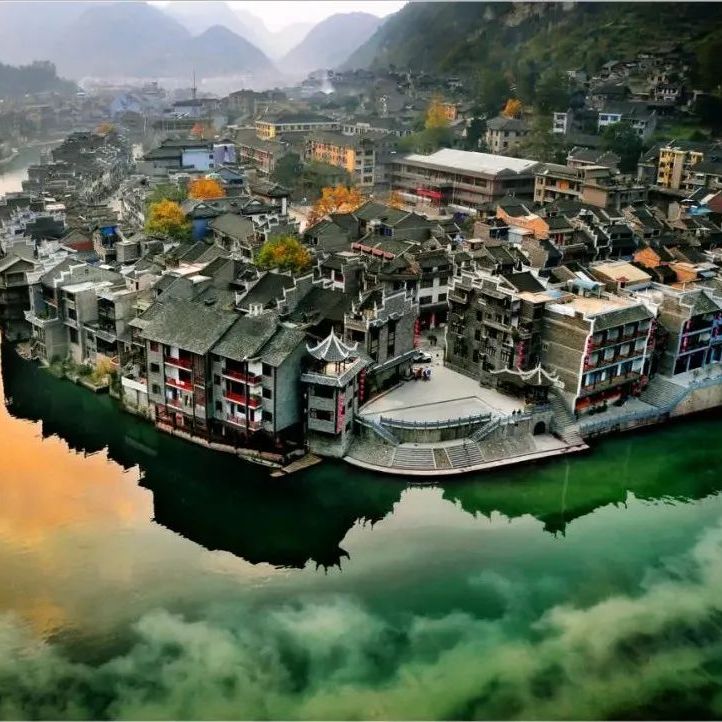 A scenic view of Qiandongnan Zhenyuan Tianhougong
