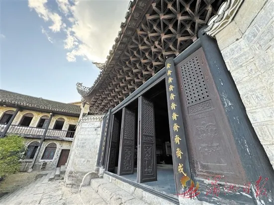 A scenic view of Qiandongnan Zhenyuan Tianhougong