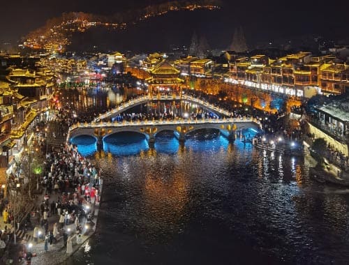 A scenic view of Qiandongnan Zhenyuan Tianhougong