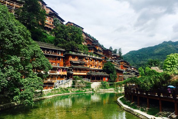 A scenic view of Qiandongnan Zhenyuan Tianhougong