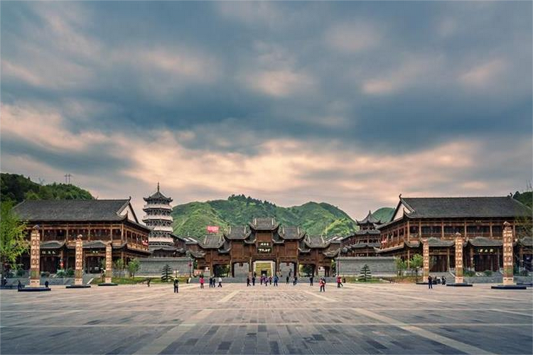 A scenic view of Qiannan Houchang Huiyi Jiuzhi