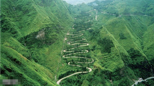 A scenic view of Qianxinan Ershisidaoguai Kangzhan Gonglu