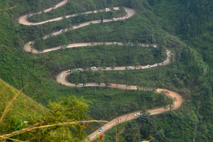 A scenic view of Qianxinan Ershisidaoguai Kangzhan Gonglu