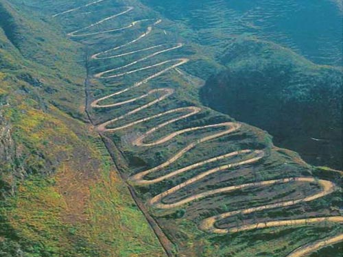 A scenic view of Qianxinan Ershisidaoguai Kangzhan Gonglu