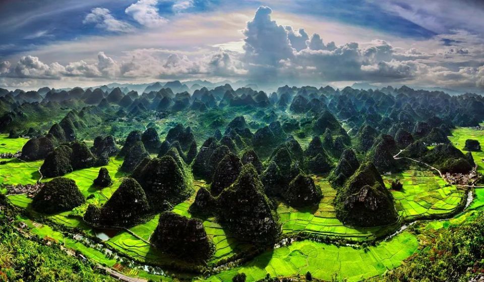 A scenic view of Qianxinan Longguang Guanyindong Yizhi